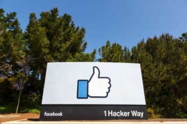 Facebook 1 Hacker Way sign